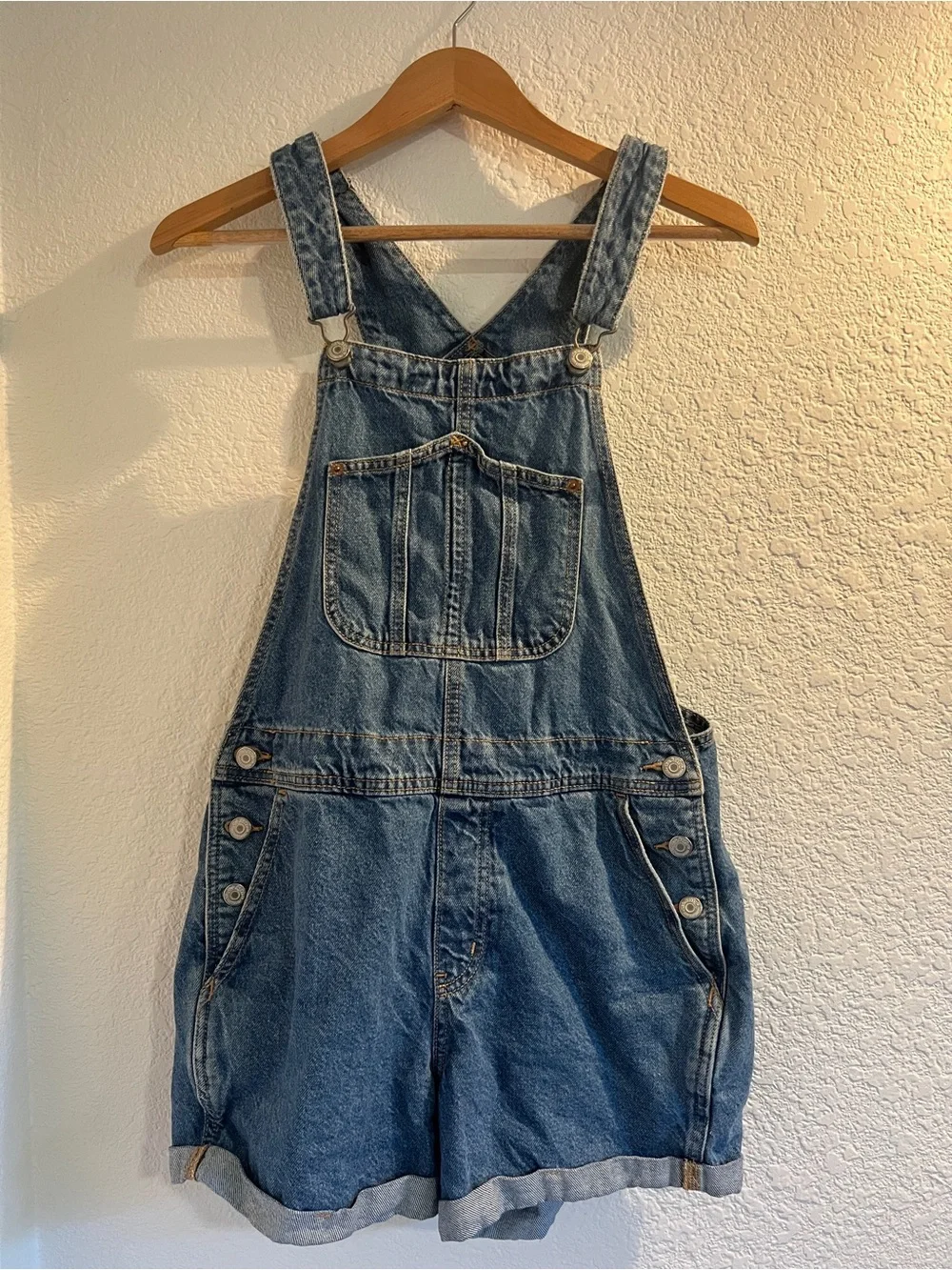 Old Navy Medium Wash Denim Shortalls Overalls - Size Medium